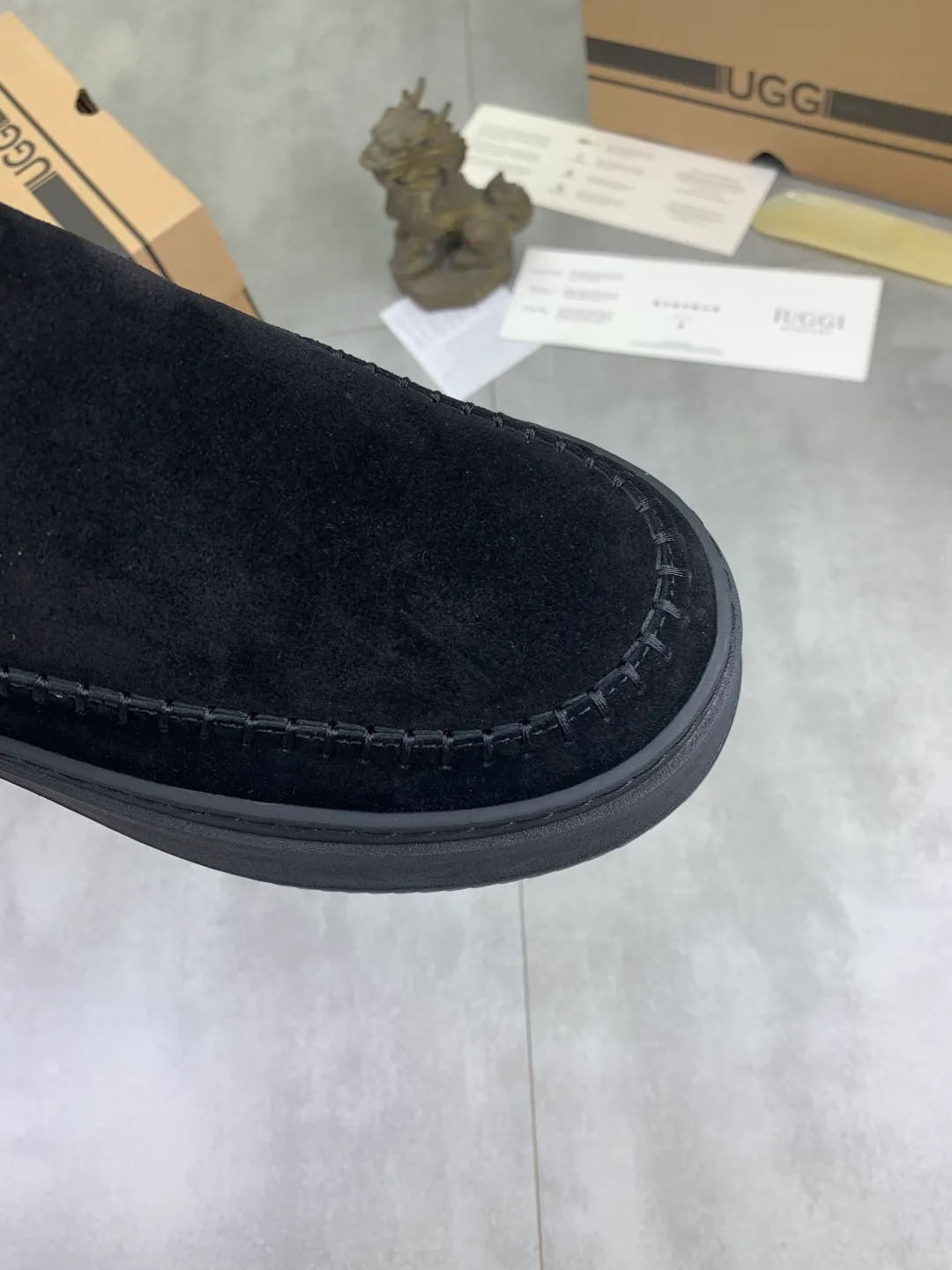 Men's men's shoes 💰P580 New arrival 🆕🆕🆕 IUGGI men's shoes slip-on loafers British style fashionable retro casual sneakers Convenient, comfortable, casual, versatile style Wool lining is comfortable and warm Rubber outsole Non-slip and firm Size: 39-44 Three colors 8731-8